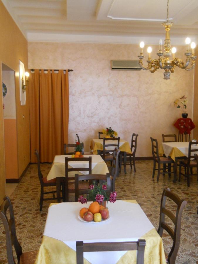 Bed and Breakfast Antico Palazzo Джардини-Наксос Экстерьер фото