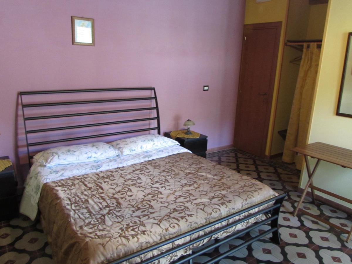 Bed and Breakfast Antico Palazzo Джардини-Наксос Экстерьер фото